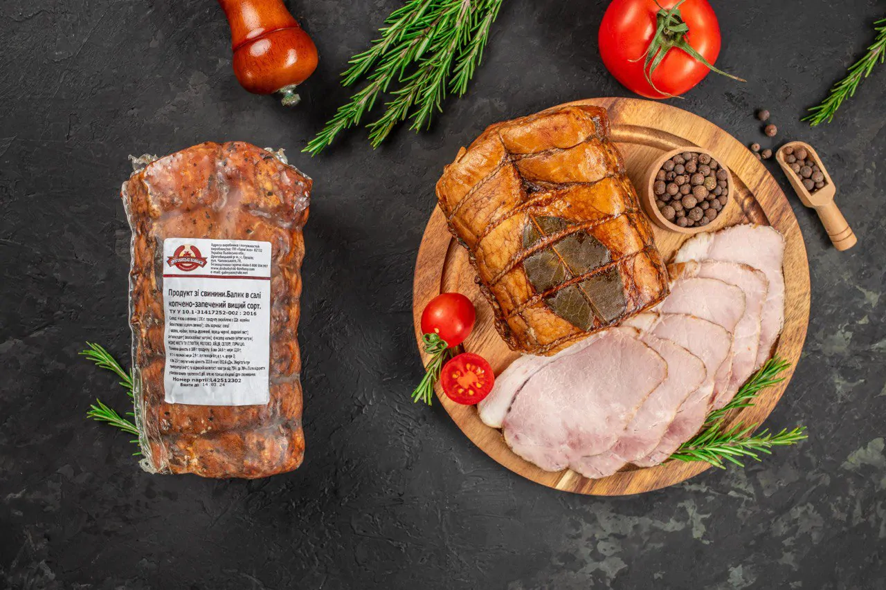 Продукт зі свинини. Балик в салі копчено-запечений вищий сорт.