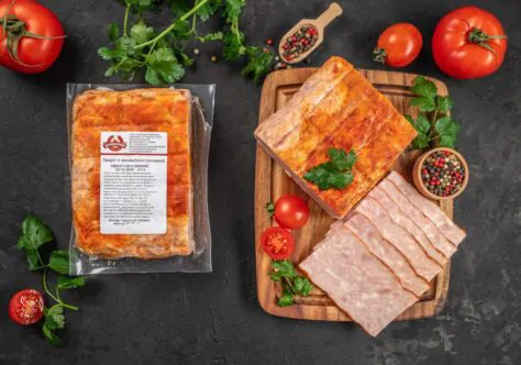 Продукт зі свинини. Бекон пресований першого сорту варений.