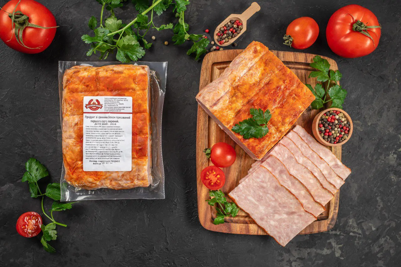 Продукт зі свинини. Бекон пресований першого сорту варений.